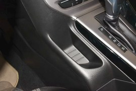 2012款福特福克斯三厢1.6L自动风尚型