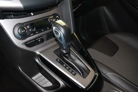 2012款福特福克斯三厢1.6L自动风尚型