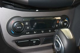2012款福特福克斯三厢1.6L自动风尚型