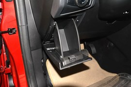 2012款福特福克斯三厢1.6L自动风尚型