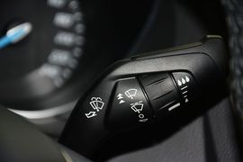 2012款福特福克斯三厢1.6L自动风尚型