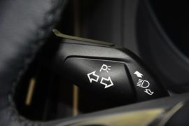 2012款福特福克斯三厢1.6L自动风尚型