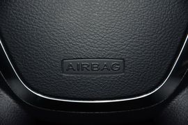 2012款福特福克斯三厢1.6L自动风尚型