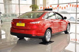 2012款福特福克斯三厢1.6L自动风尚型