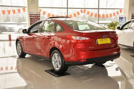 2012款福特福克斯三厢1.6L自动风尚型