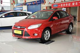 2012款福特福克斯三厢1.6L自动风尚型