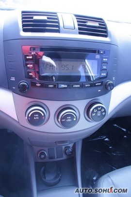 2009款长安悦翔两厢试驾