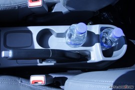 2009款长安悦翔两厢试驾