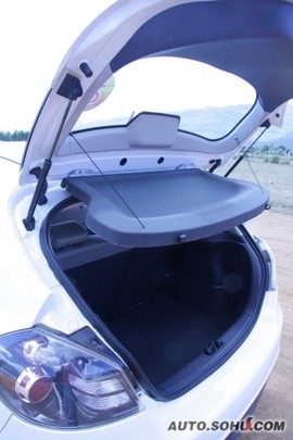 2009款长安悦翔两厢试驾