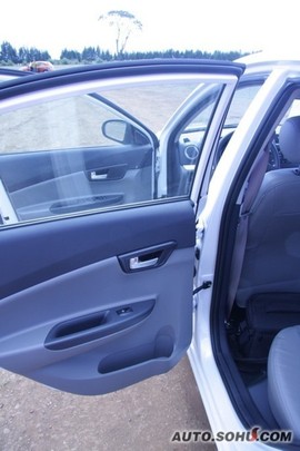 2009款长安悦翔两厢试驾