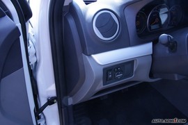 2009款长安悦翔两厢试驾