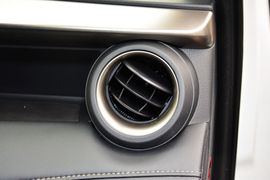 2015款丰田RAV4