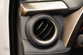 2015款丰田RAV4