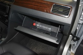 2015款大众新桑塔纳1.6L自动豪华版
