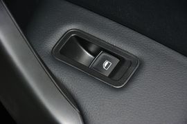 2015款大众新桑塔纳1.6L自动豪华版
