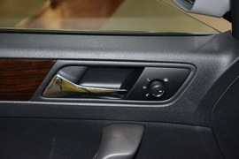 2015款大众新桑塔纳1.6L自动豪华版