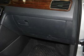 2015款大众新桑塔纳1.6L自动豪华版