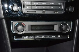 2015款大众新桑塔纳1.6L自动豪华版