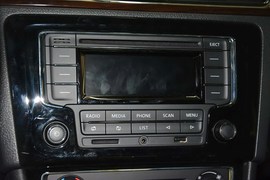 2015款大众新桑塔纳1.6L自动豪华版
