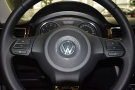 2015款大众新桑塔纳1.6L自动豪华版