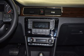 2015款大众新桑塔纳1.6L自动豪华版