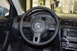 2015款大众新桑塔纳1.6L自动豪华版