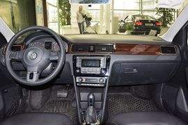 2015款大众新桑塔纳1.6L自动豪华版