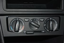 2015款大众新桑塔纳1.6L自动风尚版