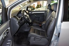 2015款大众途安1.4T自动豪华版5座