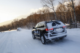 2015款Jeep大切诺基尊悦版冰雪试驾实拍