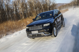 2015款Jeep大切诺基尊悦版冰雪试驾实拍