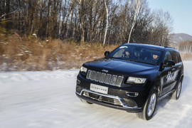 2015款Jeep大切诺基尊悦版冰雪试驾实拍