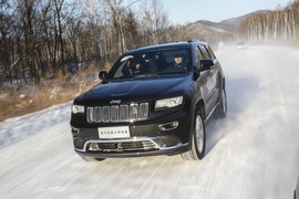 2015款Jeep大切诺基尊悦版冰雪试驾实拍