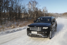 2015款Jeep大切诺基尊悦版冰雪试驾实拍