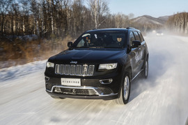 2015款Jeep大切诺基尊悦版冰雪试驾实拍