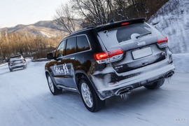 2015款Jeep大切诺基尊悦版冰雪试驾实拍