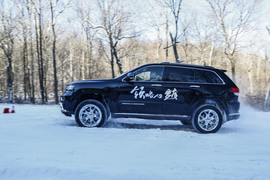 2015款Jeep大切诺基尊悦版冰雪试驾实拍