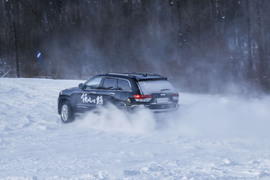 2015款Jeep大切诺基尊悦版冰雪试驾实拍