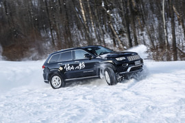 2015款Jeep大切诺基尊悦版冰雪试驾实拍