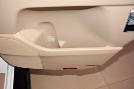 2012款丰田兰德酷路泽4.0L自动VX
