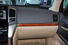 2012款丰田兰德酷路泽4.0L自动VX