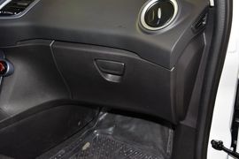 2013款福特嘉年华两厢1.5L自动时尚型