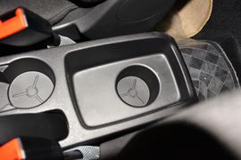 2013款福特嘉年华两厢1.5L自动时尚型