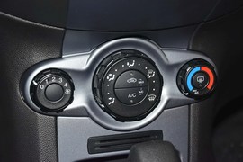 2013款福特嘉年华两厢1.5L自动时尚型