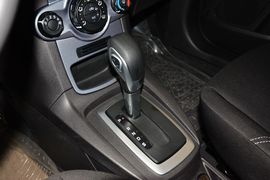 2013款福特嘉年华两厢1.5L自动时尚型