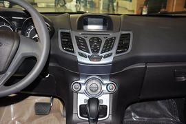 2013款福特嘉年华两厢1.5L自动时尚型