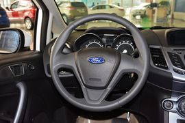 2013款福特嘉年华两厢1.5L自动时尚型