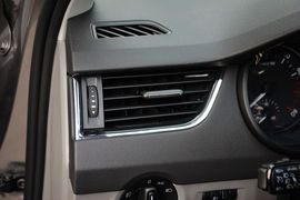 2015款斯柯达明锐1.6L自动逸致版