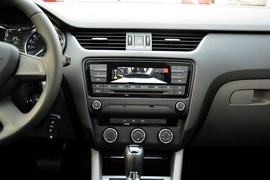 2015款斯柯达明锐1.6L自动逸致版