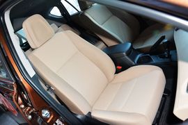 2015款丰田RAV4